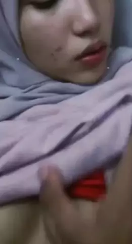 Viral Hijab Cantik Ngentot di WC Umum