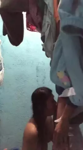 Ngintip kakak ipar mandi malah diajak masuk