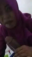 Bunda Jilbab Nyepong Sambil Dengerin Musik