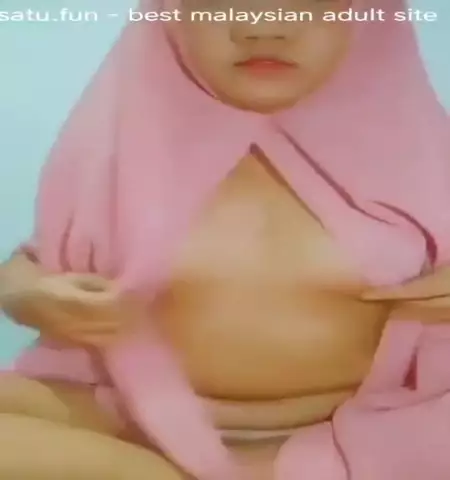 Hijab Imut memuaskan birahinya