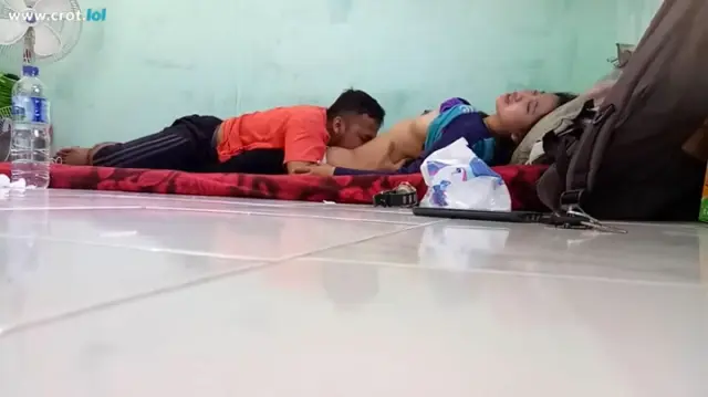 SKANDAL Karyawati Jilbab Ngewe Di Kos – Prank Ojol
