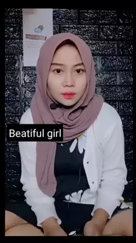 BUNDA HIJAB CANTIK NYA LUAR DALEM JANGAN LUPA DI SUBSCRIBE