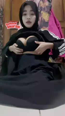 Laura 32