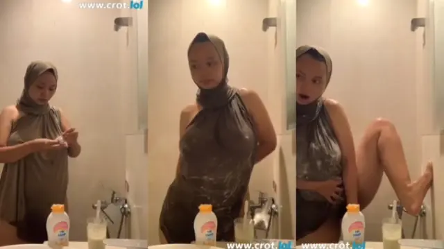 Hijab Toge Lagi Mandi