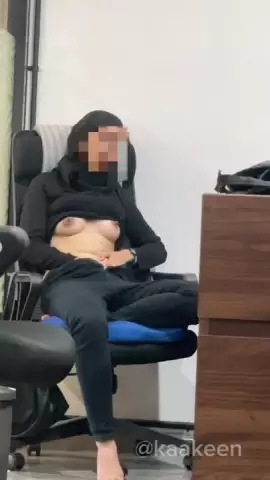 Eksib di kantor