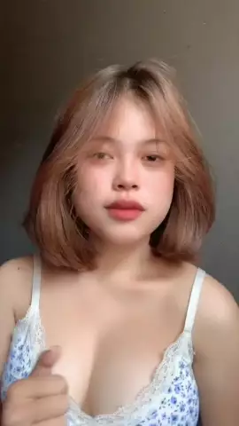 CIYA benerin tanktopnya yang melorot