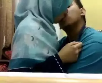 Jilbab Ngentot Di Dapur Sama Guru Agam4
