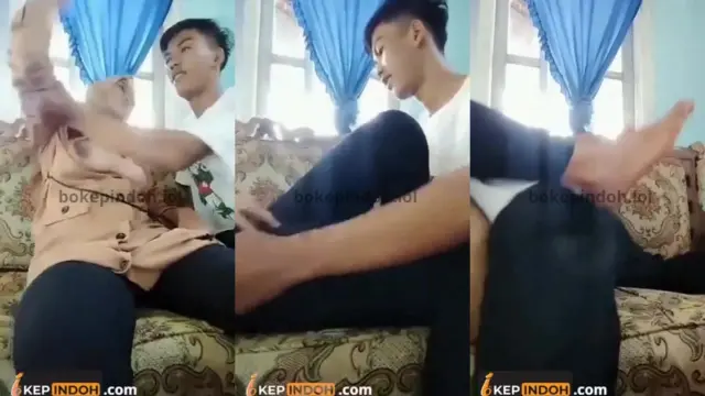 Hari Raya Mumpung Rumah Sepi Main di Ruang Tamu - Join