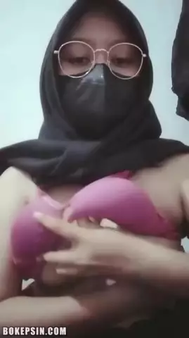 Bokep Indo Hijab ABG Toge Kacamata Live Barbar