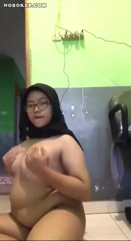 Hijab gemoy asik colmek