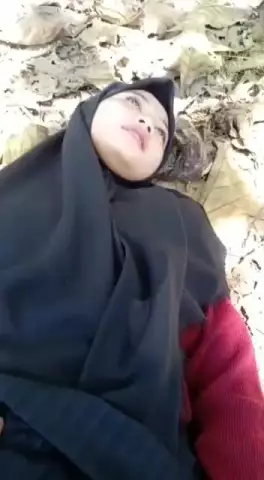 hijab di ewe di hutan