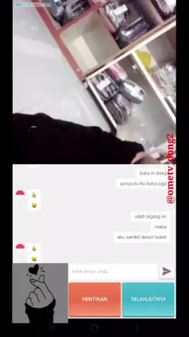 Omeetv jilbab hitam pegawai laundry