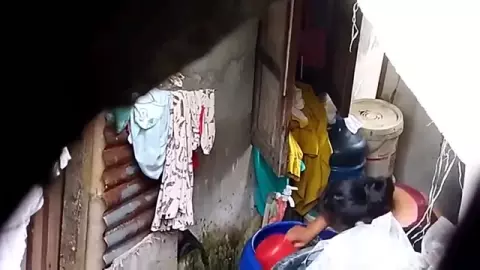Bude Tetangga Gede Susunya Ketauan Ngintip Pas Coli Malah Ketagihan!