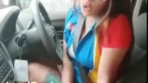 Cewek Indomaret Binal Kontol Nya Di Emut Sampai Basah Kuyup!