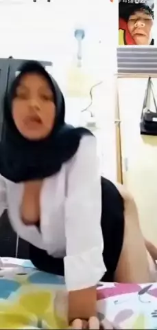 Dina Hijab Vcs Ngangkang Buka Baju BokepOcean