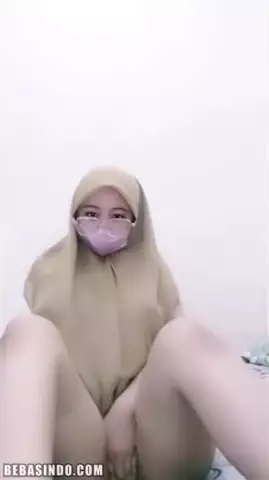 Bokep Indo Ukhti Hijab Kacamata Pamer Toket Gede