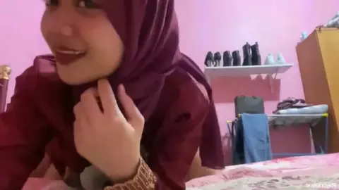 Fatin Hijab Buka Bukaan! Kontol Lo Langsung Tegak Liar Lihat Body Mulusnya!