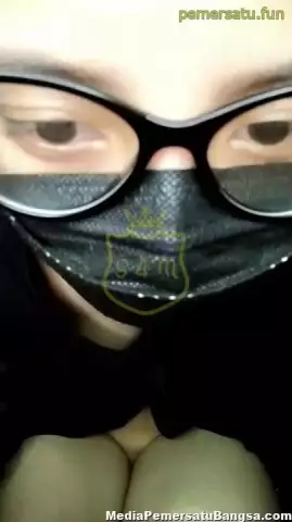 jilbab kacamata manis doyan colmek viral terbaru