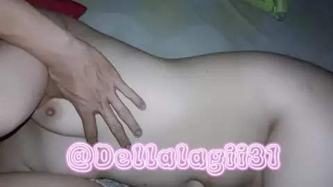 Della Fajriani 5