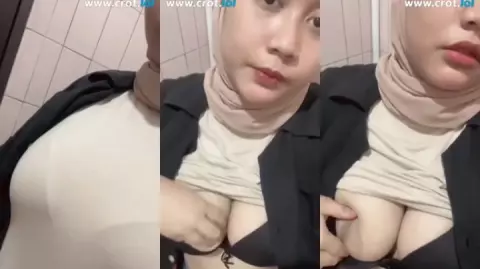 Gadis Hijab Toge Binal Pamer Susu Gede