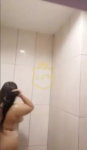 Mbak Gudel Siaran Langsung Mandi Host BBW Montok
