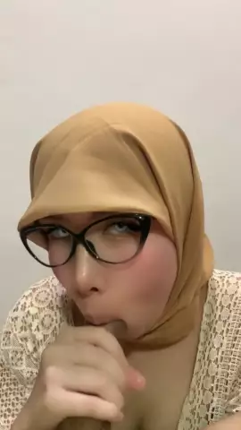 14 Hijab Cantik Nyepongin Temen Kerja Sendiri, Beautiful Hijab Girl Blows her own Work Colleague Pornhub