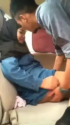 Di dalam mobil