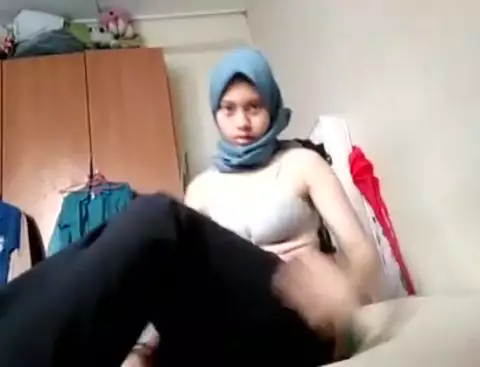 Jilbab SMA pamer m3k1 basah berambut