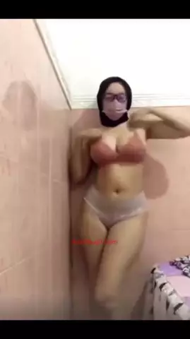 HIJAB HITAM KACAMATA PAMER BODY SEXY BUAT AYANG
