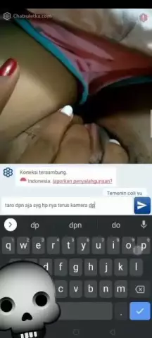 cewe ome pakai baju bola