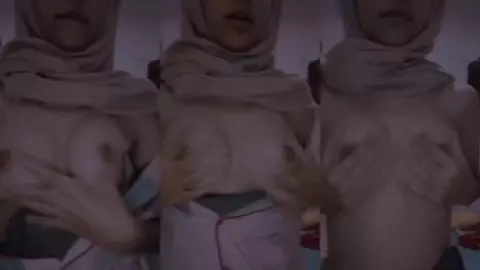Kontol 5 cewek girang coli bareng sampe muncrat di bibir!