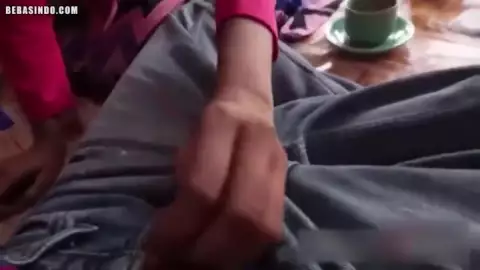 Bokep Indo Hijab Mesum di Saung Sampe Crot BEBASINDO