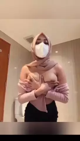 hijab cantik pamer body sexy