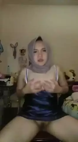 Tante Hijab Semok Bermain Memek