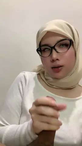 12 Pulang Kerja Disuruh Nyepongin Boss, Hijab Girl Sucking her Bosss Dick Pornhub