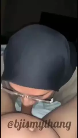 Hijab hitam viral.