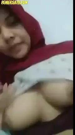 Ukhti Jilbab Merah Pamer Toket Gede Bokep Indo Hijab Viral