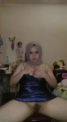 Tante Hijab Semok Bermain Memek