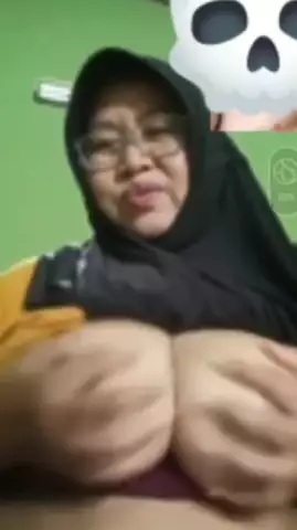 Vcs stw jilbob hitam tetek besar