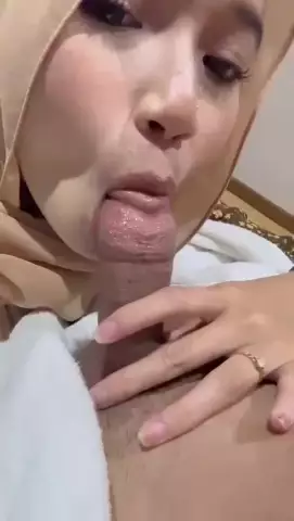 Ayank hijab suka nyepong
