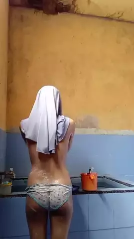 hijab cosplay mandi