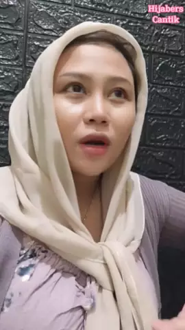 Hijab style hijabers Bunda Keisha outfit simple menyapa para penggemar