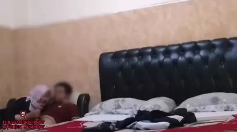 puasin binor hijab montok kesepian