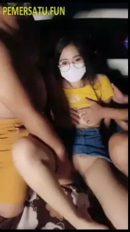 abg cantik baju kuning kacamata main sama om new